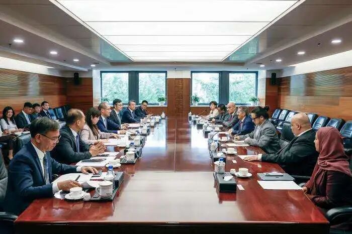 商务部部长助理张力会见沙特国际电力和水务公司董事长阿布纳扬